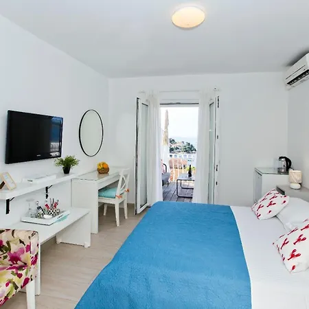 룸스 카르페 디엠 흐바르